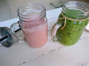 Špenátové a jahodové smoothie