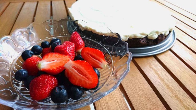 Čokoládová torta s jahodami