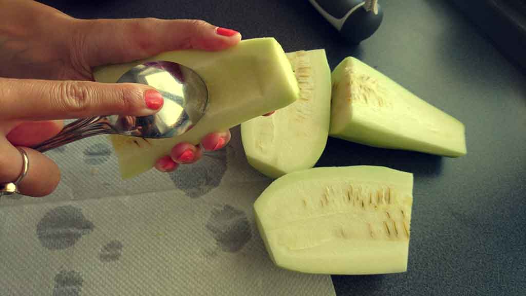 Zapekaná cuketa so syrom - vydlabanie