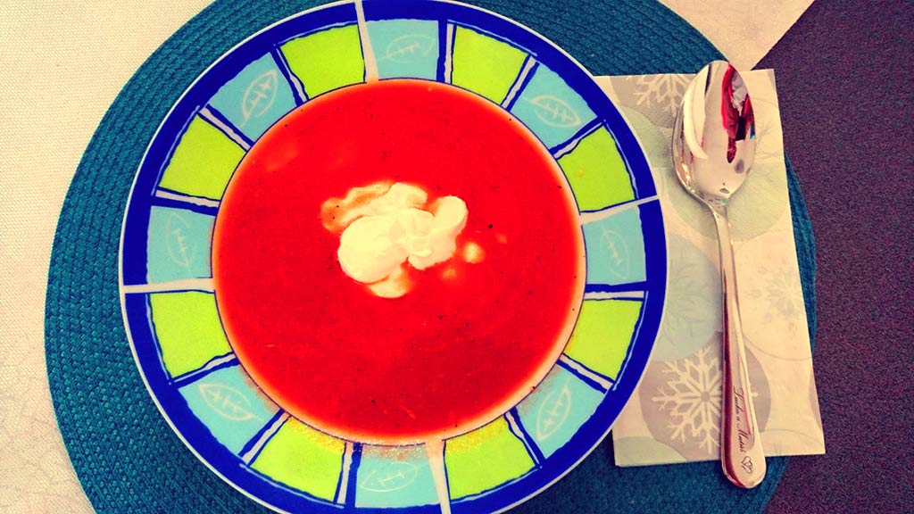 Paradajková polievka so smotanou