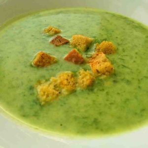 Polievka z medvedieho cesnaku