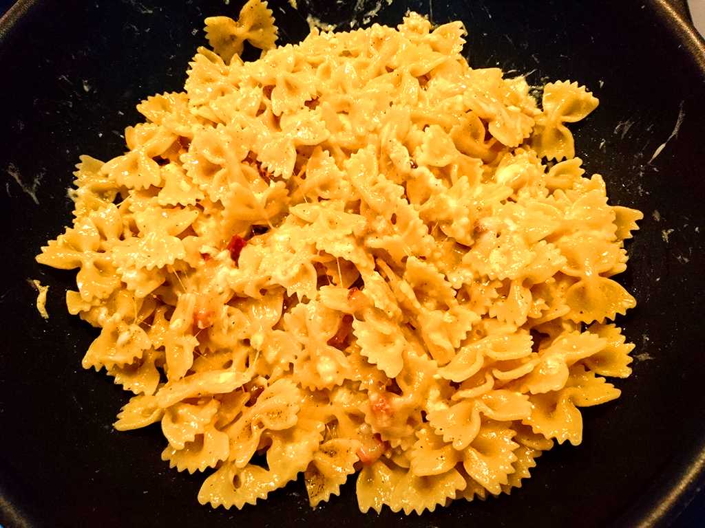 Cestoviny Carbonara farfalle