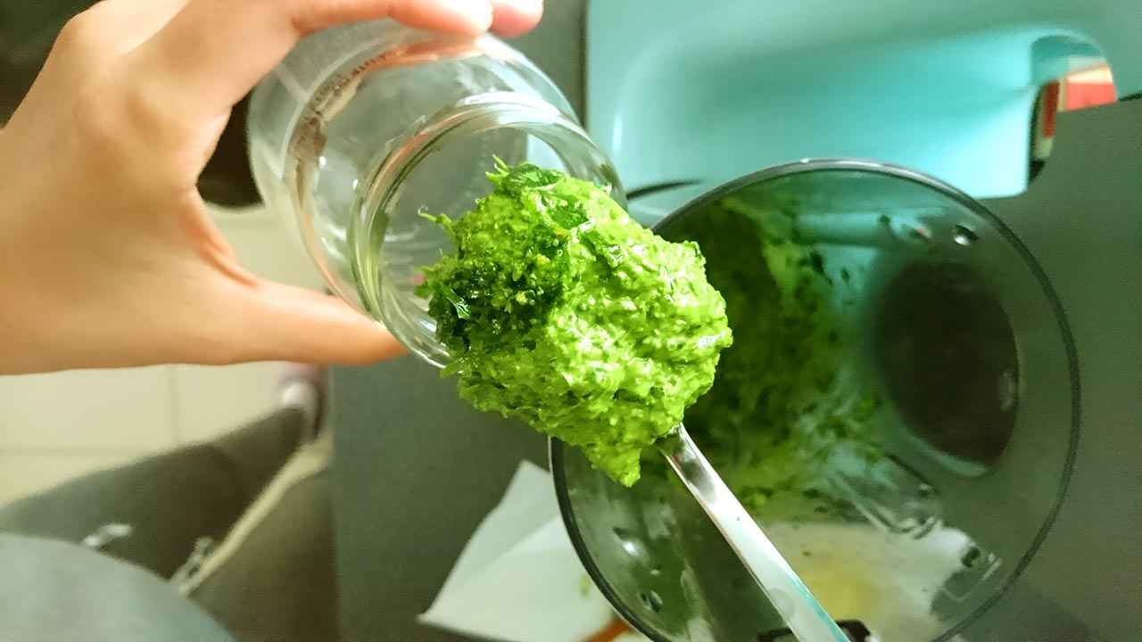 Medvedi cesnak pesto plnenie