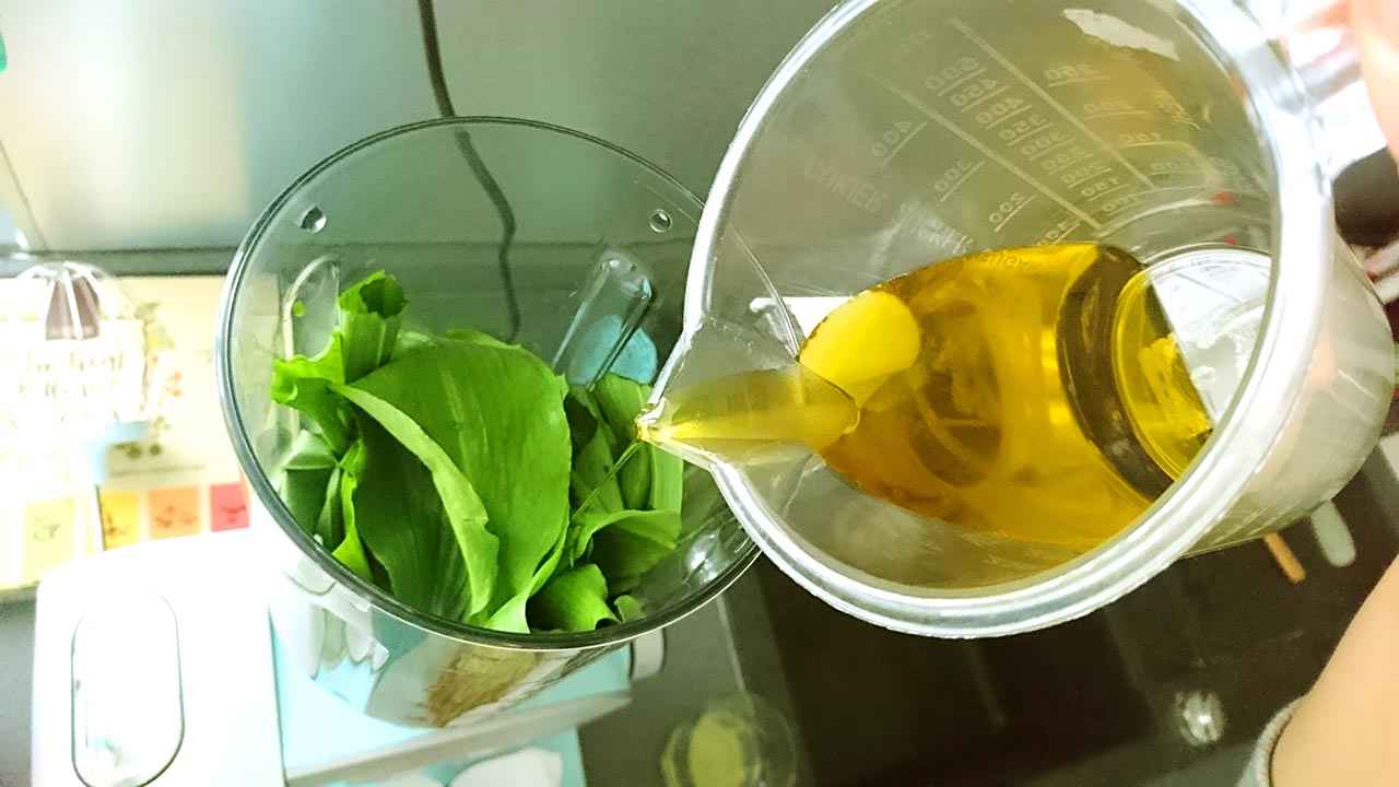 Medvedi cesnak, olivovy olej