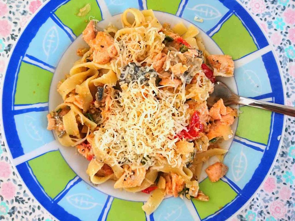 Cestoviny s lososom a cuketou