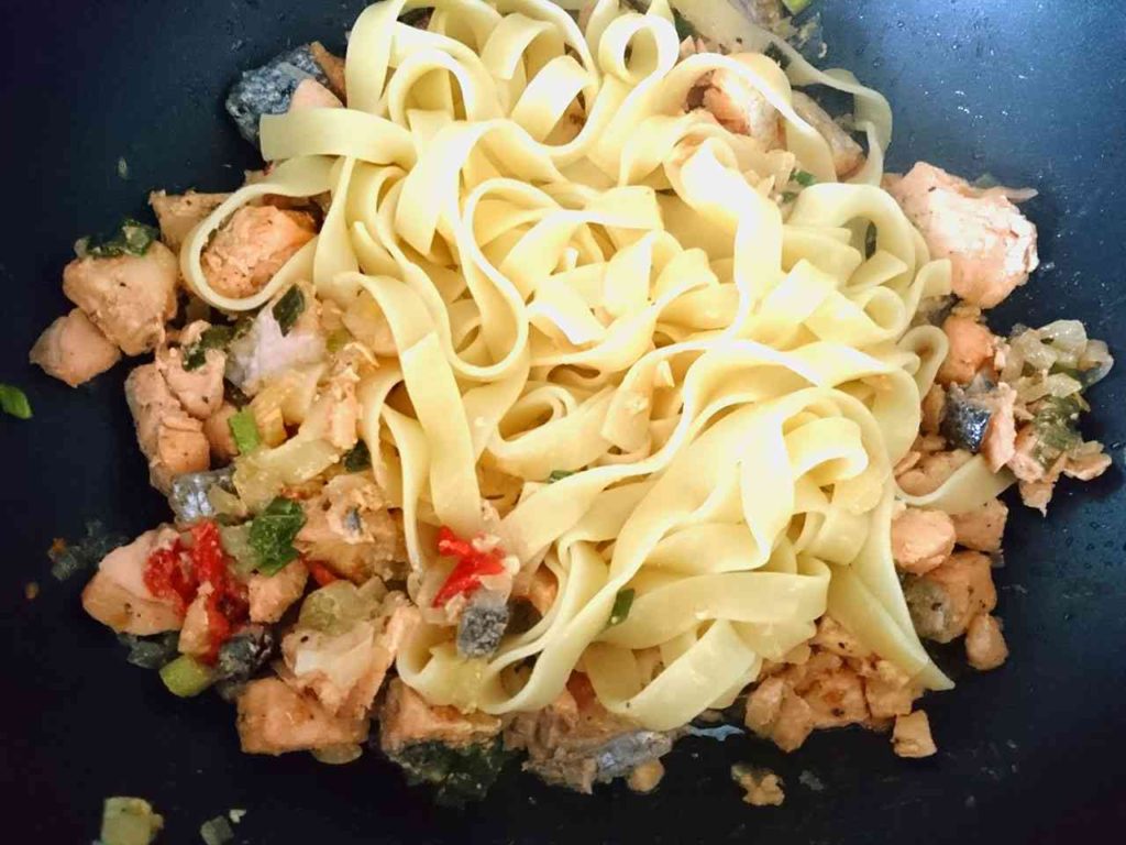 Cestoviny s lososom a cuketou