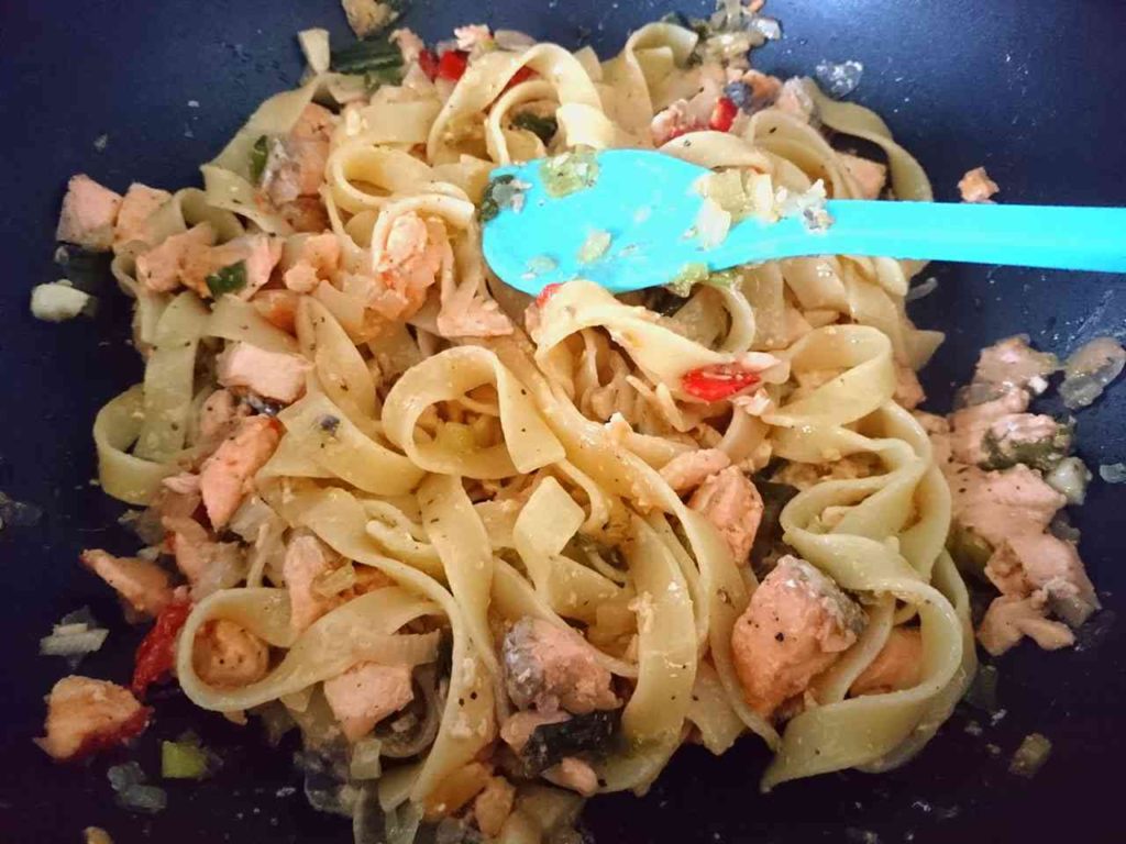 Cestoviny s lososom a cuketou