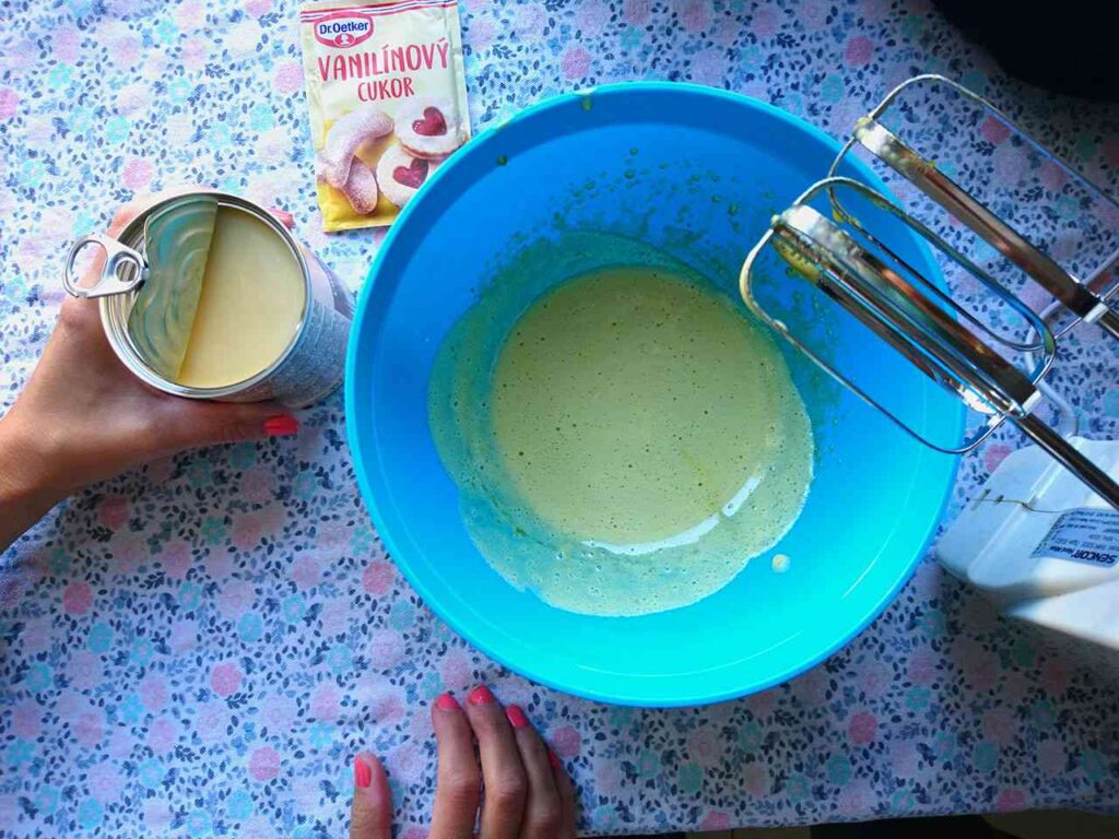 Vajecny liker zo salka šľahanie