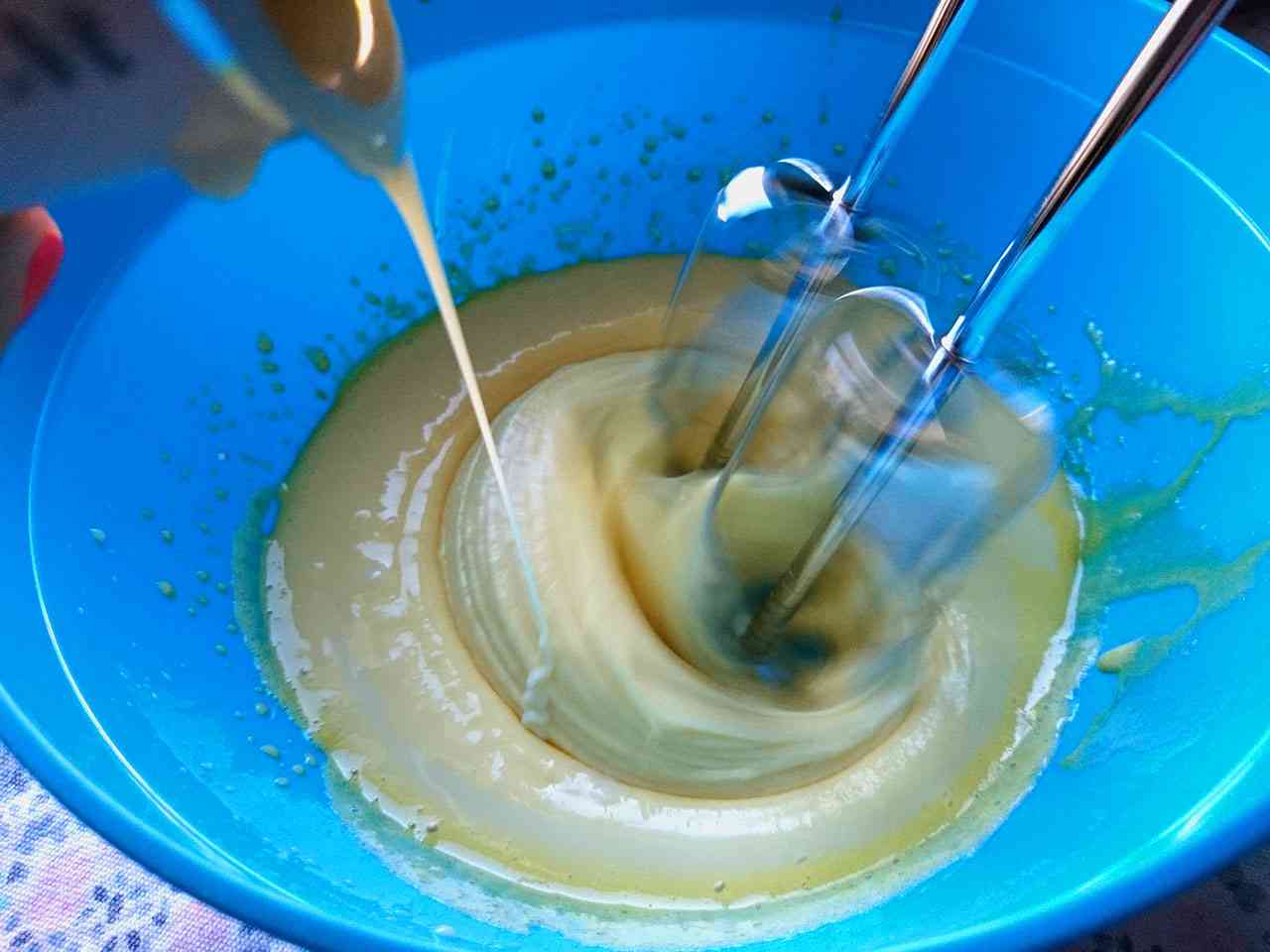 Vajecny liker zo salka šľahanie