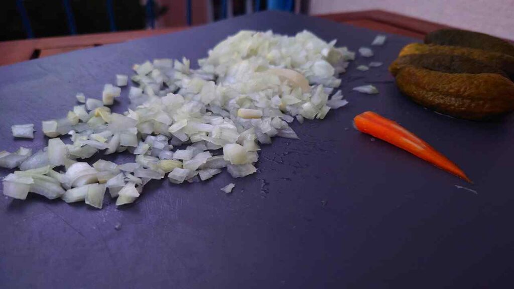 suroviny na vianočný zemiakový šalát